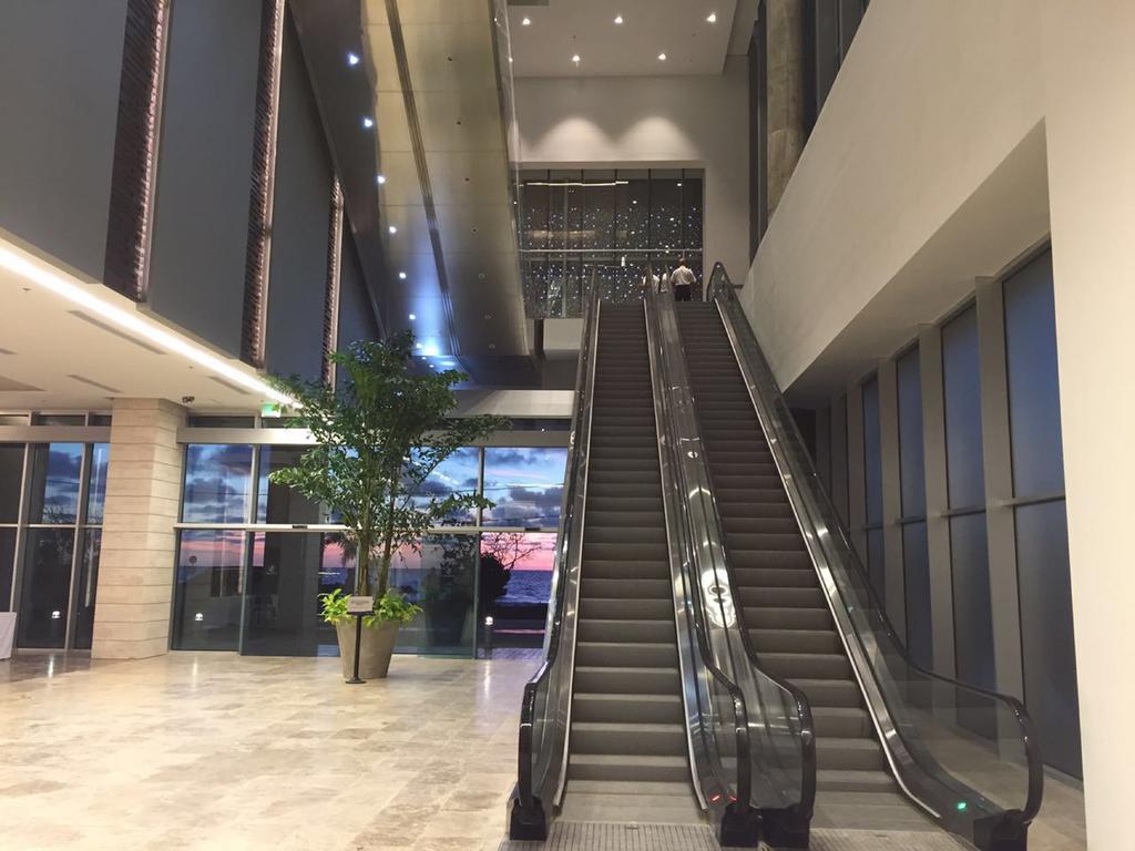 Estelar Cartagena De Indias Hotel Y Centro De Convenciones Buitenkant foto Interior of the terminal