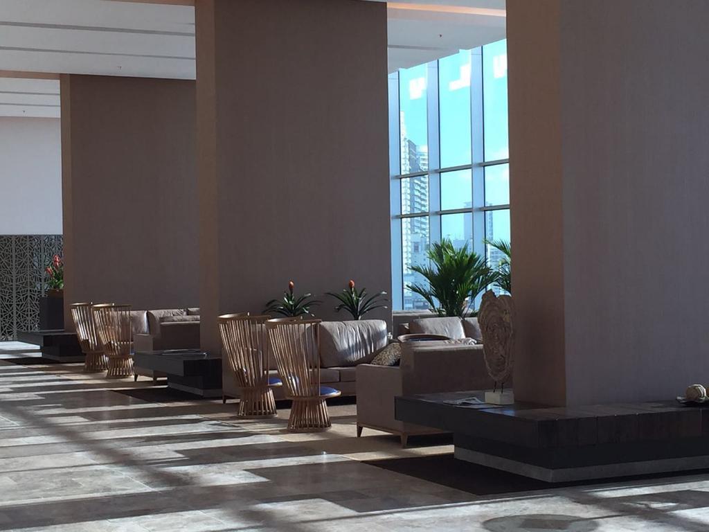 Estelar Cartagena De Indias Hotel Y Centro De Convenciones Buitenkant foto The lobby of the hotel