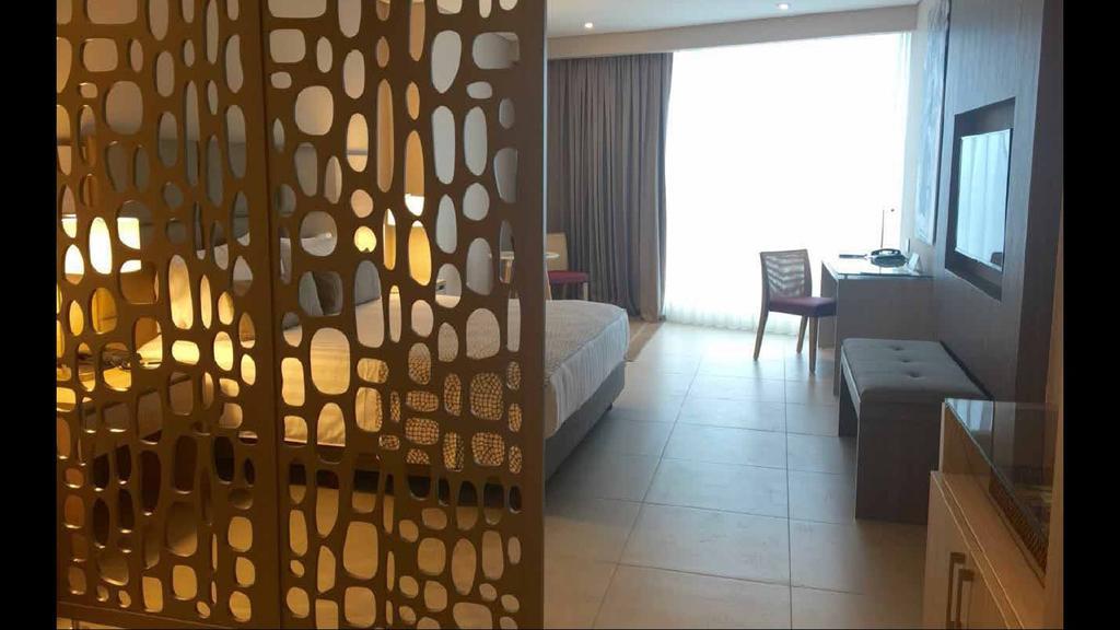 Estelar Cartagena De Indias Hotel Y Centro De Convenciones Buitenkant foto A room at the hotel